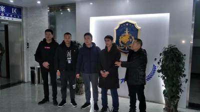 男子涉嫌杀人劫车 途经赤壁被抓获