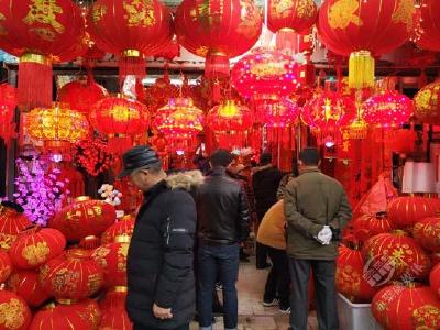 美图｜赤壁街头:春节临近 年味渐浓