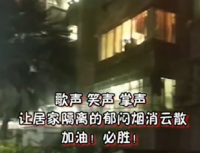 【抖音】赤壁市民戴口罩唱国歌为抗疫加油
