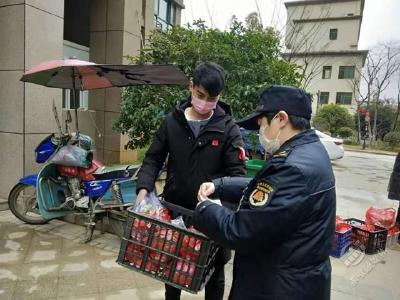 【一线写实】坚守抗疫一线的那抹“巾帼红”