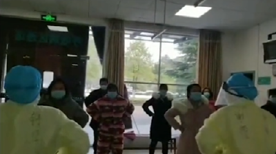 【抖音】赤壁医护人员带领患者做有氧运动