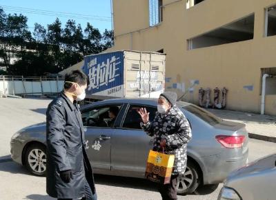 【一线写实】隔离防疫  独居老人不孤独