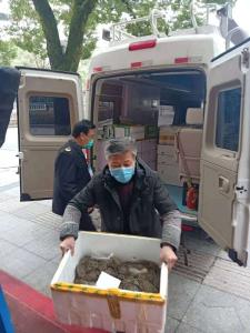 【一线写实】口罩、蔬菜、鸡蛋、方便面、桶装水一一赤壁个私企业家积极捐赠助抗疫