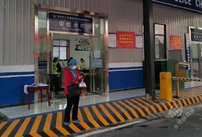 【一线写实】赤壁十次志愿接力，为邻县患者送去“救命药”
