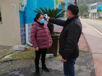 【一线写实】陆水湖办事处基层党组织结合支部主题党日开展疫情防控工作