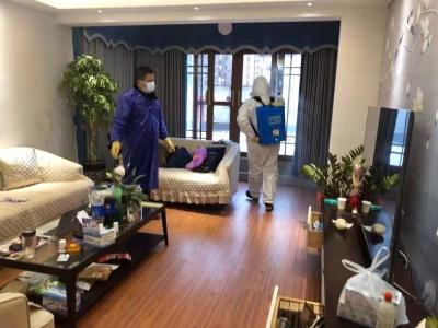 【一线写实】市城管执法局开展消毒杀菌工作