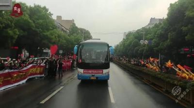 V视 | 赤壁：《别英雄》——夹道十里送亲人 含泪惜别真英雄