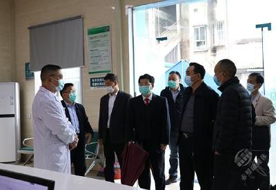 咸宁市政协来赤调研社区卫生服务体系建设情况  