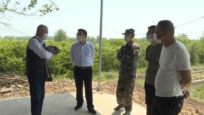 市领导督导四邑公堤赤壁段防汛备汛工作