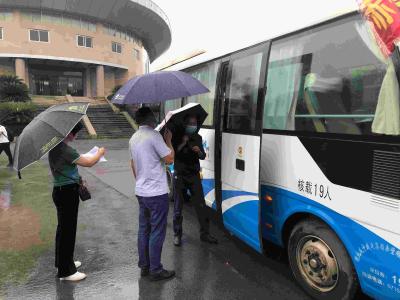 市人大常委会开展“点对点”“一站式”送工返岗活动