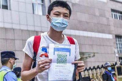 复课证替代绿码 武汉学生乘地铁不用带手机