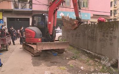 拆除违规建筑 还居民优美生活环境