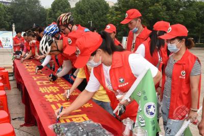 赤壁市举办“全民禁毒  健康生活”骑行禁毒宣传活动