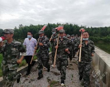 【工作动态】花亭桥村30名退役军人为村民撑起“安全伞”