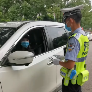 【抖音】一盔一带，安全常在！