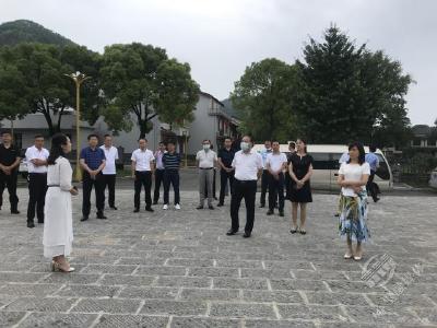 洪湖市政府考察团来赤壁市考察旅游开发工作