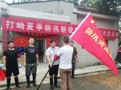 【工作动态】赤壁广大退役军人主动请战参与防汛抢险
