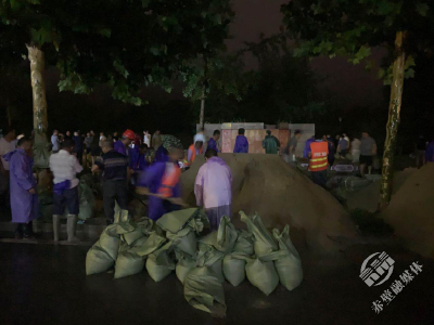 防汛一线丨风雨中的“逆行者”