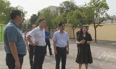 钟祥市政府考察组来赤参观学习老旧小区改造工作