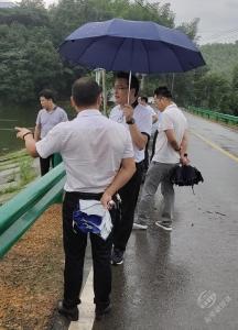 市领导到陆水湖街道办事处督查防汛工作