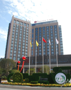 一线有你 山河无恙 | 赤壁华美达致敬城市英雄 199元特惠房感恩有你！