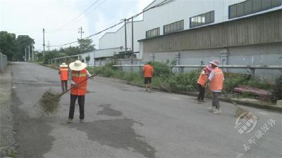 市环卫局接管中伙铺镇、赤马港街道、陆水园区的清扫保洁工作