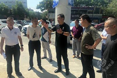 董方平督导检查老城区改造工作时强调 要牢固树立以人民为中心的发展思想 强化服务保障 完善老城区功能 提升人民群众获得感、幸福感、安全感