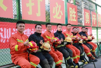 【抖音】赤壁消防员花式感恩表白“爱的七夕”