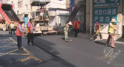 战酷暑抢进度 高温下坚守的城市建设者