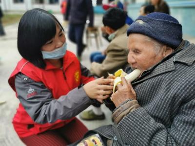 赤壁市新时代文明实践｜与福利院的老人一起过节