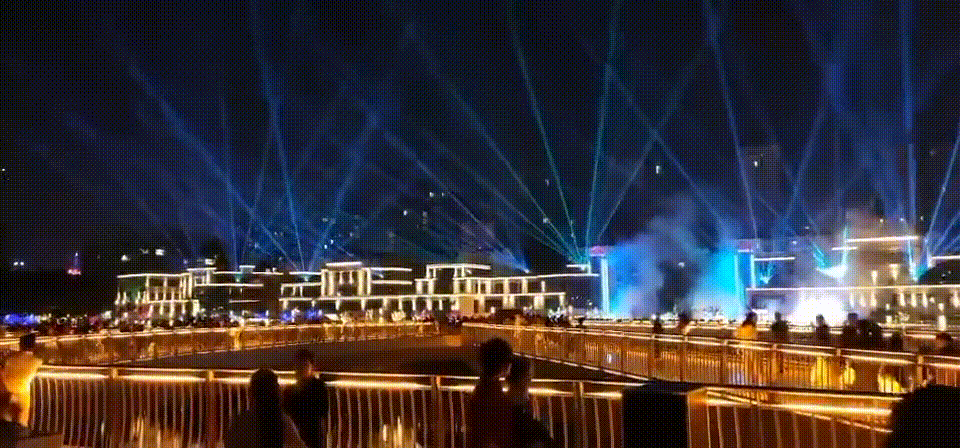 “双节”之夜“太美了”丨绚丽激光秀点亮赤壁刷屏朋友圈