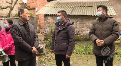 市领导到鲫鱼桥社区走访慰问困难户