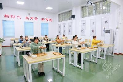 提高群众就业创业能力 赤壁免费培训茶艺师