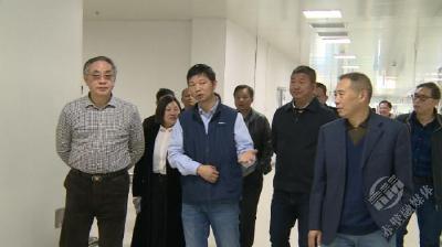 省政府特色产业增长极调研组来赤调研