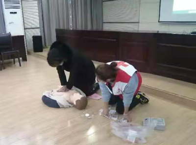 赤壁市红十字会开展应急救护培训