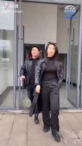 冒得事 少出门 少聚会