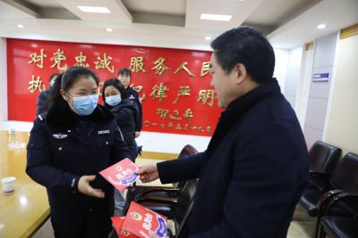咸宁市公安局来赤壁市走访慰问公安英烈家属及困难伤残民警