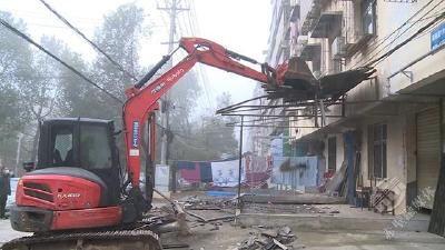 重拳拆违不手软 赤壁市依法拆除违建30余处