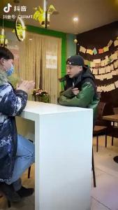 大年初三团团圆圆 戴口罩