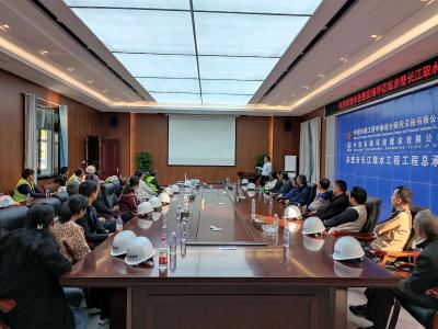 市水务集团组织离退休职工代表参观长江取水工程项目