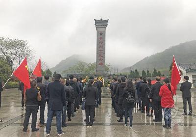 纪念缅怀先烈 传承红色基因 赤壁高新区开展党史学习教育暨清明节祭扫活动