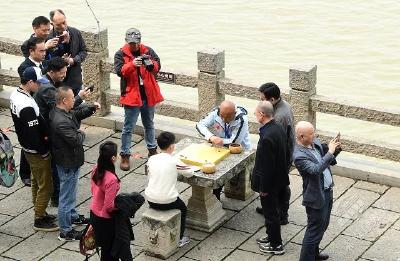 落子古战场，问道三国城 “赤壁青砖茶杯”第一届CCTV世界围棋青少年业余网络大赛将迎来收官之战