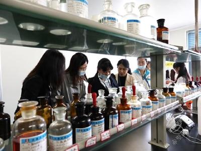 省药检院技术帮扶赤壁市企业 院企共同保障百姓用药安全