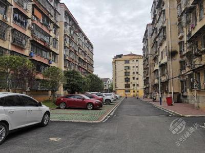 老旧小区改造：顺民意果断拆除违建物 忧民忧解决居民停车难