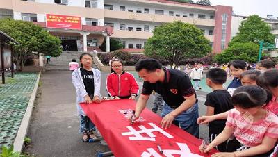 赤壁镇小学开展防溺水安全教育