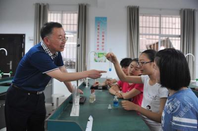 初中化学名师黄新阶工作室