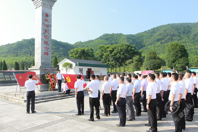 市市场监管局赴羊楼洞烈士陵园开展缅怀革命先烈活动