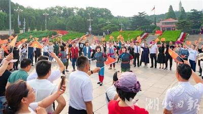 红色精神回荡红色圣地 经典歌剧《洪湖赤卫队》唱响西柏坡
