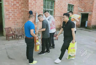 我为群众办实事 | 赤壁市城发集团土地整理党员干部关爱特困户