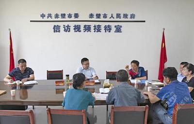 刘子恒到市群众接待服务中心接待来访群众